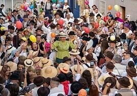 Más de 5.000 personas agasajan a la Trinidad en la Romería de El Tablero 2025