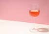 Todo lo que necesitas saber sobre el vino rosado: características, maridaje y recomendación especial con acento canario