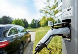 Política y fiscalidad aumentan la brecha de la electrificación en la automoción europea