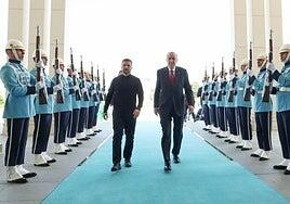 EE UU afirma que solo Trump y Putin pueden negociar la paz tras aplazarse la cumbre turca