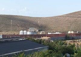 La compostadora avícola de La Montañeta retira la chimenea e instala filtros para evitar el olor