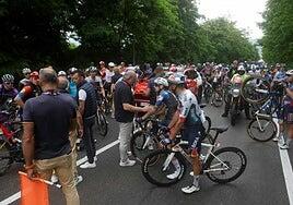 Caída masiva y victoria de Groves