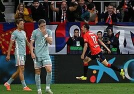 Osasuna aprovecha el vértigo del Atlético a domicilio y sueña con Europa