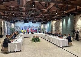 Rusia y Ucrania se comprometen a un canje de 2.000 presos y a estudiar una tregua