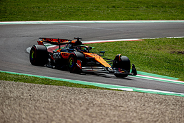 Imola comienza con solo una certeza: Piastri sigue al frente