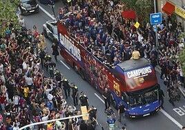 El Barça desata la locura en la celebración del doblete Liga-Copa