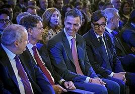 La empresa catalana fía al impacto político de la opa el veto del Gobierno a la fusión