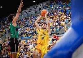 El Dreamland Gran Canaria tumba al Joventut y acaricia el Playoff (79-68)