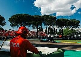 Alonso se topa con su peor enemigo, la mala suerte