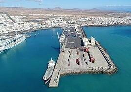 El traslado del muelle comercial fuera de Puerto del Rosario salta de nuevo a la palestra