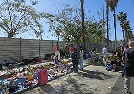 Un dispositivo policial evitó el mercadillo junto al rastro este domingo