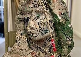 Descubren por accidente el busto robado de la tumba de Jim Morrison hace casi 40 años