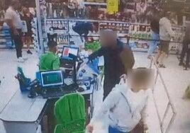 Los secuestradores de la familia de José el del Buque compraron bridas y guantes en Leroy y ropa en Decathlon