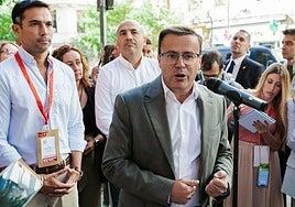 Un cambio escondido en los estatutos del PSOE puede librar a Gallardo de renunciar al cargo