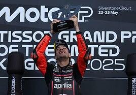 Bezzecchi gana con la Aprilia y manda un mensaje a Jorge Martín