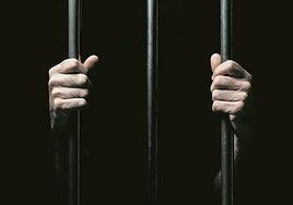 Drones, estiletes, móviles en el ano y droga en folios: el coladero de las cárceles españolas