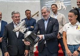 Clavijo aplaude la gesta del CV Heidelberg en su primer título de Liga Iberdrola