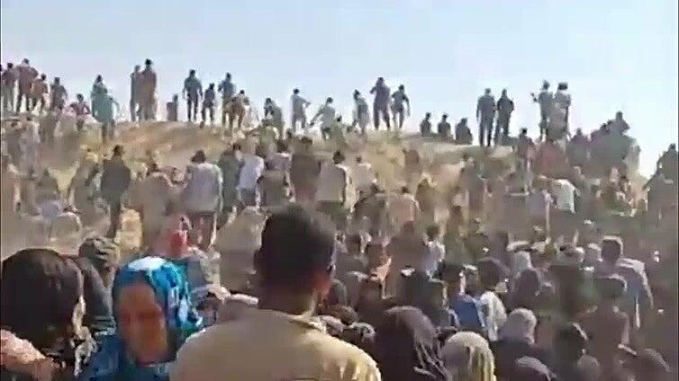 Miles de palestinos invaden el centro humanitario recién abierto en Rafah