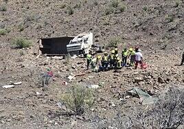 Un conductor de camión, grave tras caer por una ladera y quedar a 15 metros de la carretera en Gran Canaria