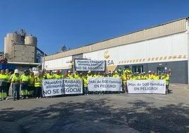Los trabajadores de Ceisa plantan resistencia al proceso para desmantelar la industria del muelle