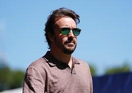Fernando Alonso, al rescate de Montmeló mientras él busca su propio salvavidas