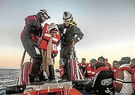 Italia procesa a otra ONG que socorre a migrantes en el Mediterráneo