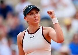 Badosa sufre para estar en la tercera ronda de Roland Garros