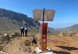 Postes que salvan vidas en los parajes más aislados de San Bartolomé de Tirajana