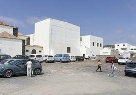 San Bartolomé mejorará el aparcamiento tras el Teatro Municipal