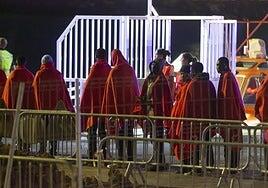 Rescatan a ocho migrantes en aguas próximas a Lanzarote