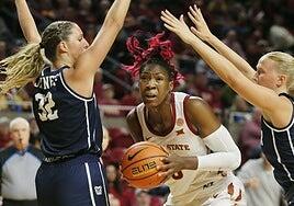 Isnelle Natabou, centímetros y dinamita para la pintura del Spar Gran Canaria