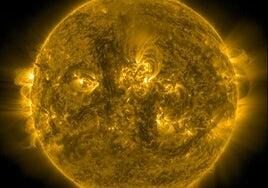 La Tierra recibe este domingo una intensa tormenta solar