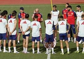 España, contra un calendario extenuante y la exigencia de los mejores