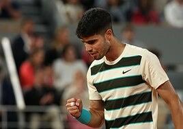 Alcaraz acelera a semifinales de Roland Garros