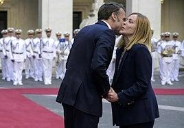 Meloni y Macron aparcan sus rencillas y escenifican un nuevo entendimiento