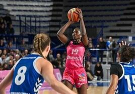 El Spar Gran Canaria recupera a la ala-pívot Thiama Kamara para la próxima temporada