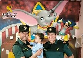 Dos guardias civiles salvan la vida a un bebé que había sufrido una doble parada cardiorrespiratoria