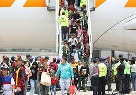 EE UU cierra sus puertas a doce países para «que no nos pase como a Europa»