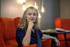 Rebecca Solnit: «Es ridículo el individualismo que dice ahora que no necesitamos a nadie»