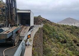 La reconstrucción de muros de la subida a Hoya de Pineda obliga a desvíos de tráfico