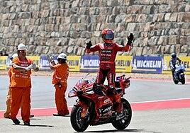 Marc Márquez demuestra a Álex quién es el rey de Aragón