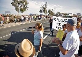 La Pardilla protesta por el cierre de su acceso y salida directos a la GC-1