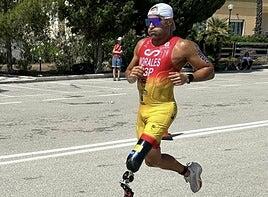 Lionel Morales roza el podio en el estreno de la Serie Mundial de Paratriatlón