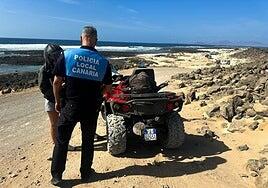Cuatro ruedas de quad trituran los rodolitos de la playa de las palomitas