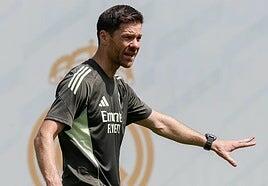 Xabi Alonso se pone el traje de faena para comenzar a preparar el Mundial de Clubes