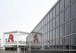 Alcampo ofrece rebajar el ERE a 565 personas a cambio de ampliar el formato de varios centros a siete días