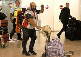 Israel inicia la deportación de los activistas de la Flotilla