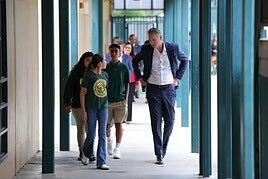 El gobernador de California llama «dictador fallido» a Trump y advierte que la democracia «está bajo ataque»