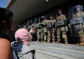 El despliegue militar en Los Ángeles causa malestar entre las tropas armadas estadounidenses