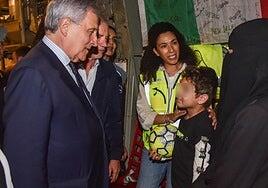 Llega a Italia el niño de Gaza que sobrevivió al ataque de Israel en el que murieron sus 9 hermanos y su padre